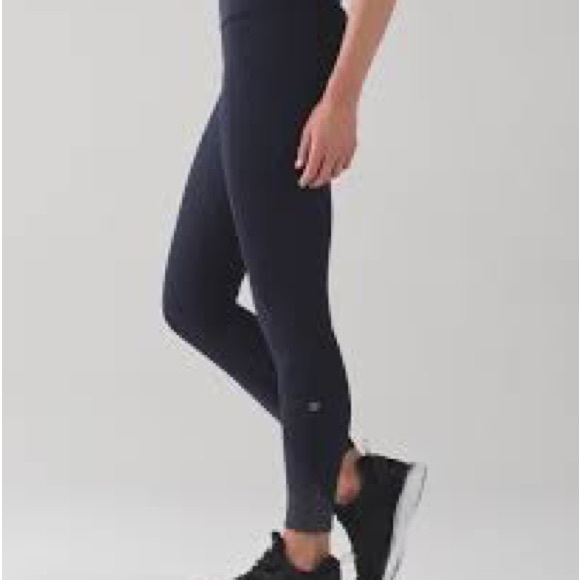 Lululemon Tight Stuff Scallop Hem Leggings - Picture 3 of 6